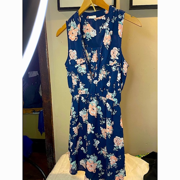 Summer dress - Picture 1 of 7